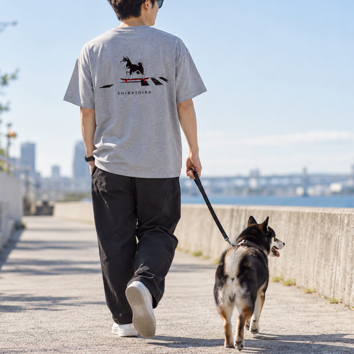 街をゆく - Tシャツ